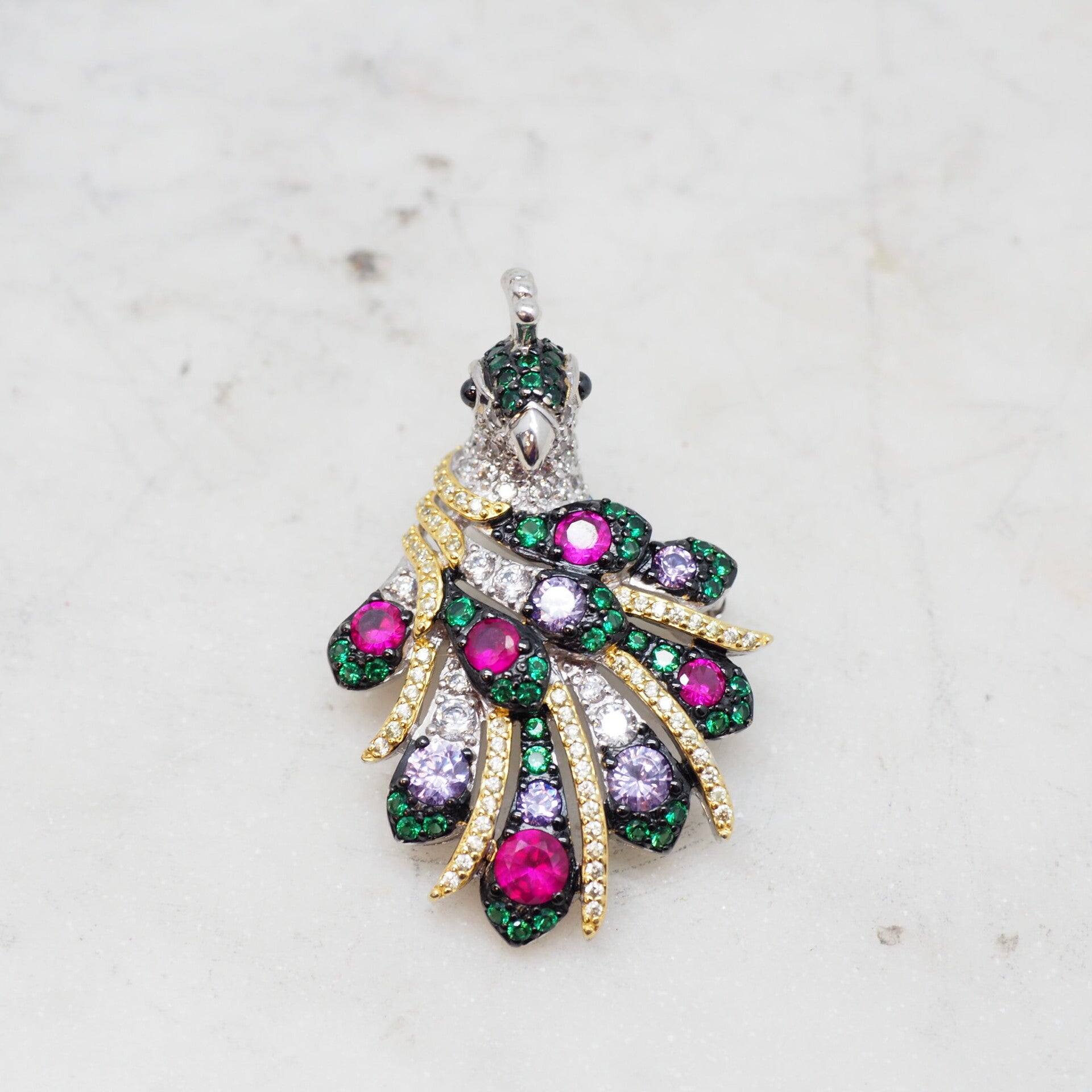 Pikoko - Brooch Necklace