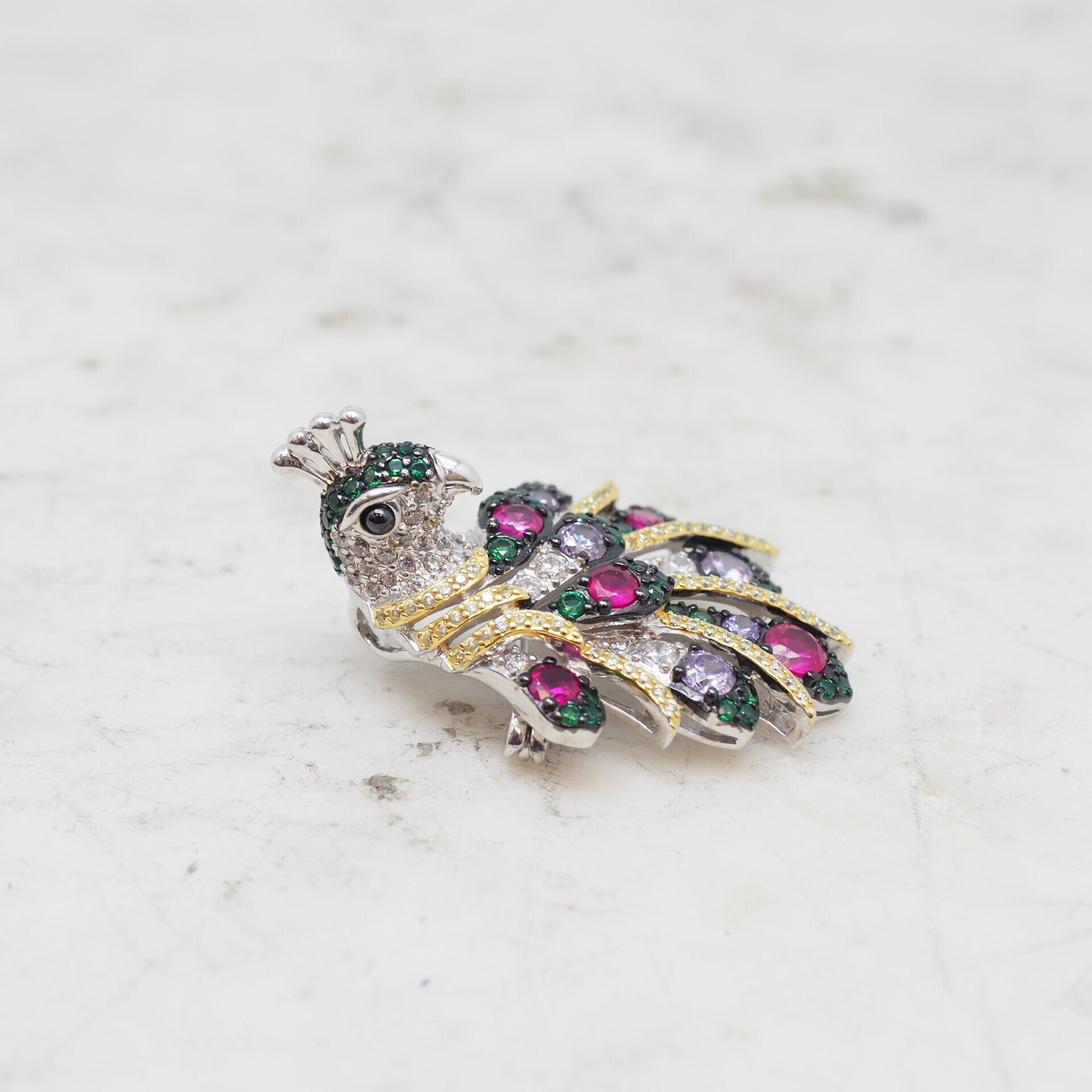 Pikoko - Brooch Necklace