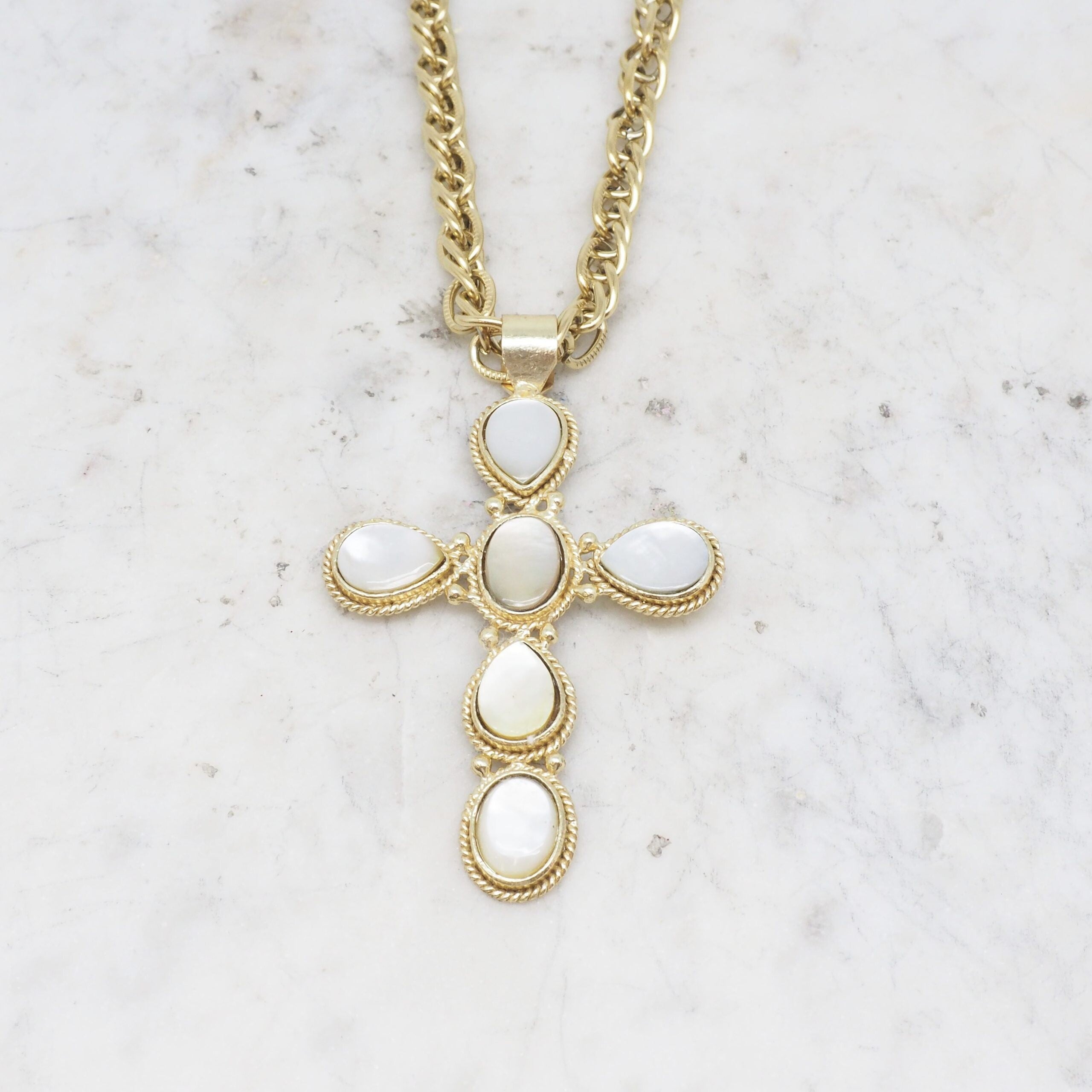 Faith - Mother-of-pearl necklace