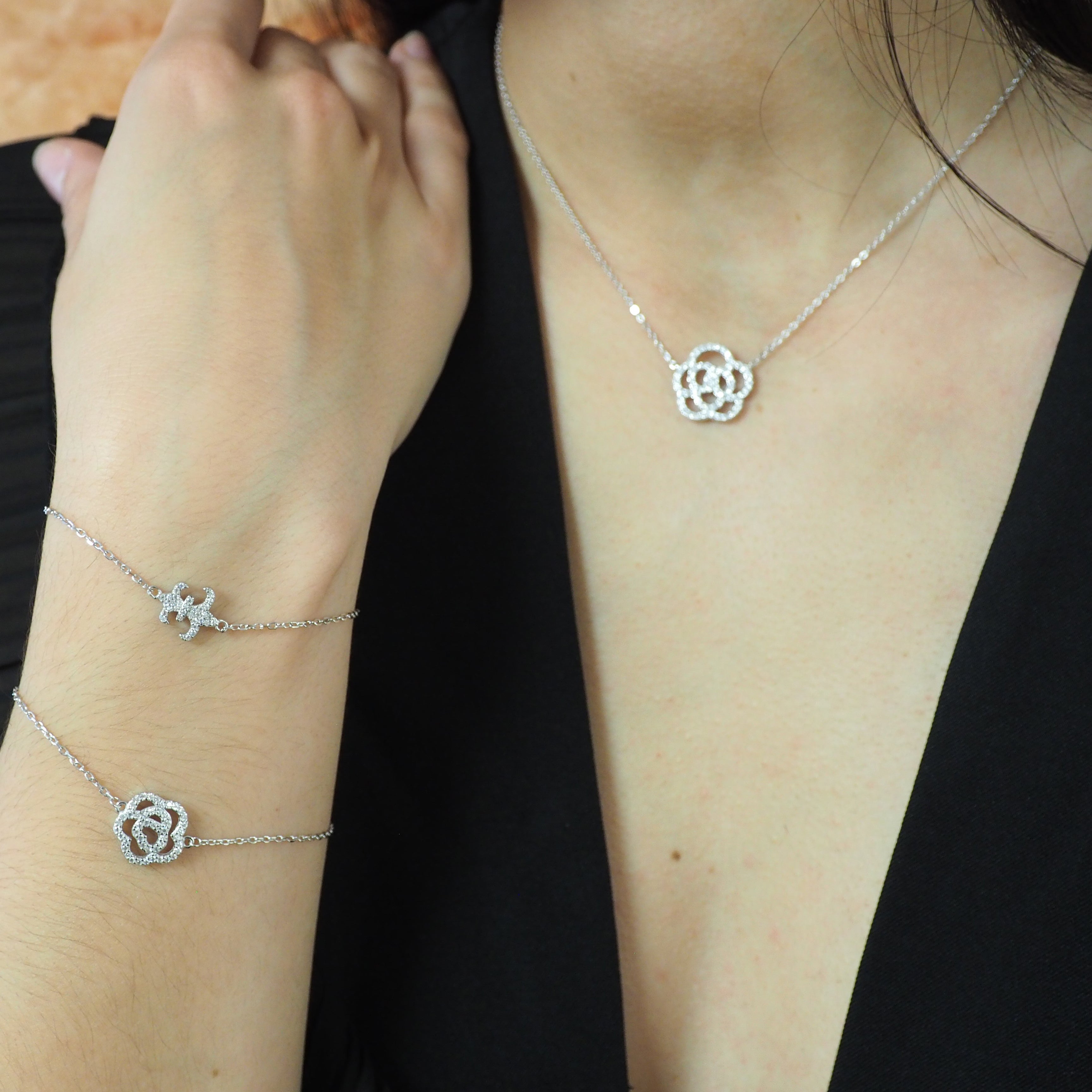 Flora - Collier Blanc GM