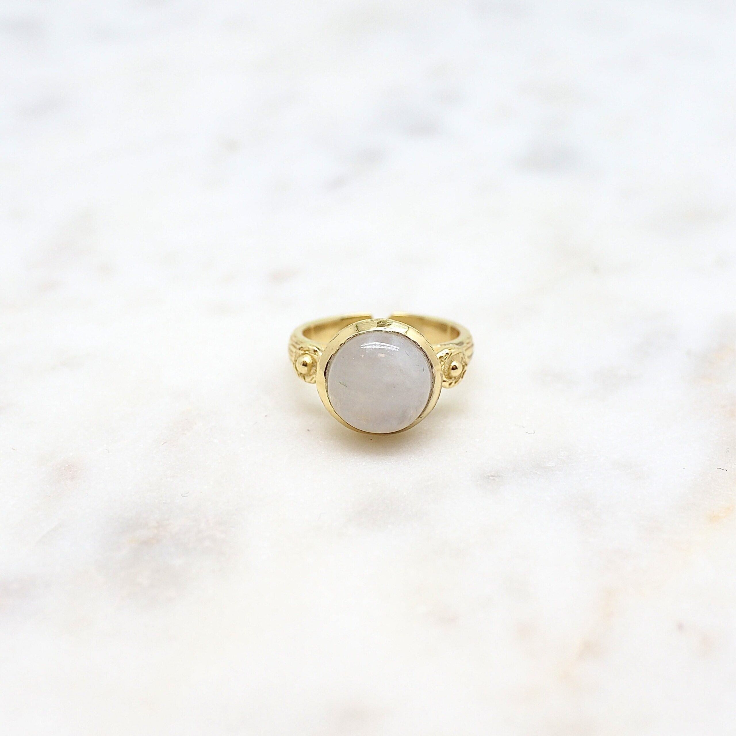 Manon - Moonstone